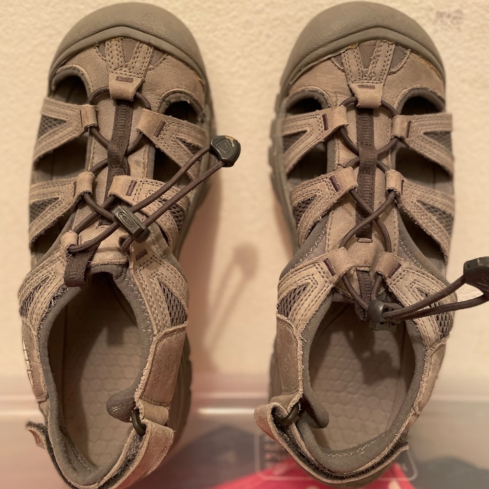 Grey womens keens (10)